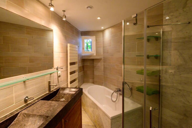 Villa nouvelle salle de bains