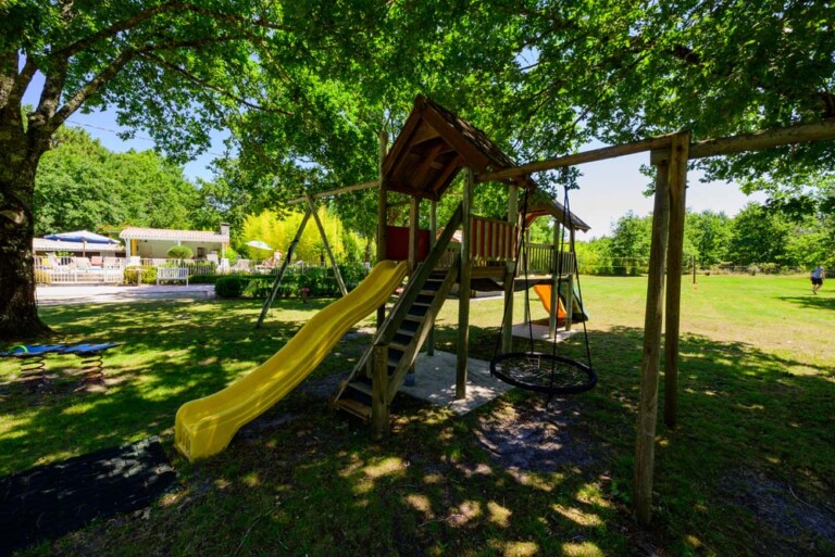 Aire de jeux & terrain de pétanque