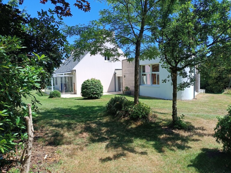 arriere maison neo bretonne jardin huelgoat 768x576