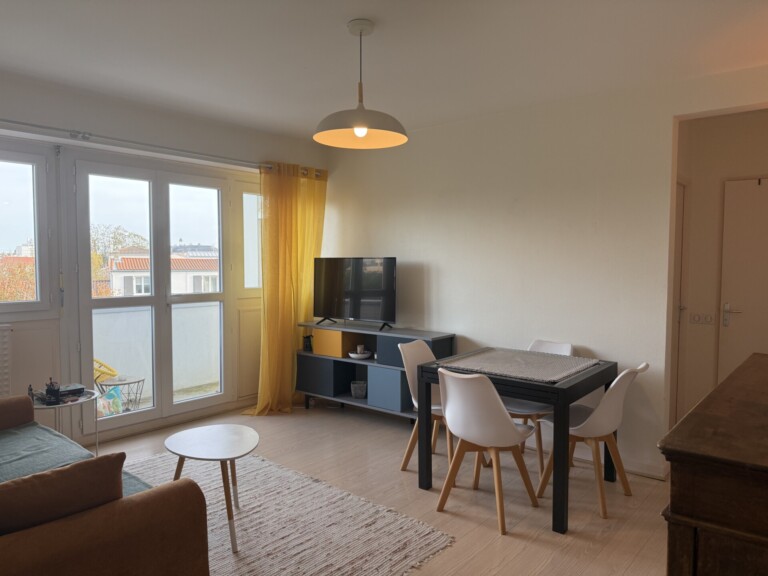 Salon portes chambre dressing 768x576