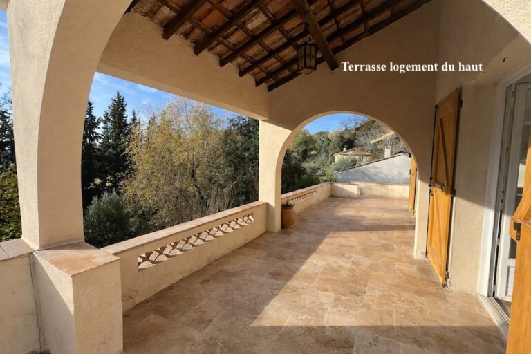 4 Terrasse haut IA mediterraneenne en automne 768x512