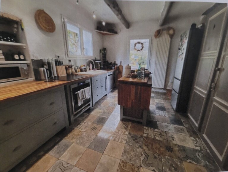 20260410 220054 768x580