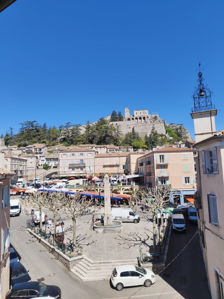 marche 768x1024